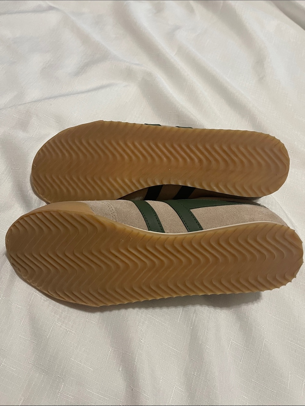 Gola Beige Suede Sneakers Women’s with Green Stripes New Without Tag - Picture 5 of 8